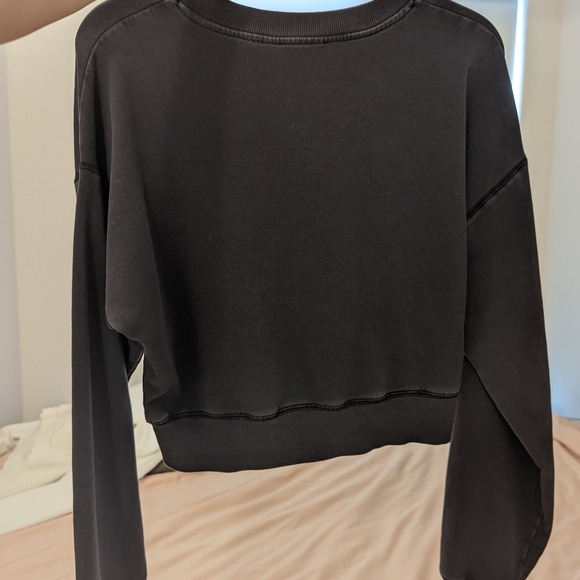 Aritzia TNA crop top sweater - Picture 4 of 4